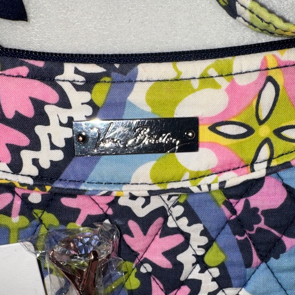 Vera Bradley Crossbody Bag with earrings and a pen - Picture 9 of 11